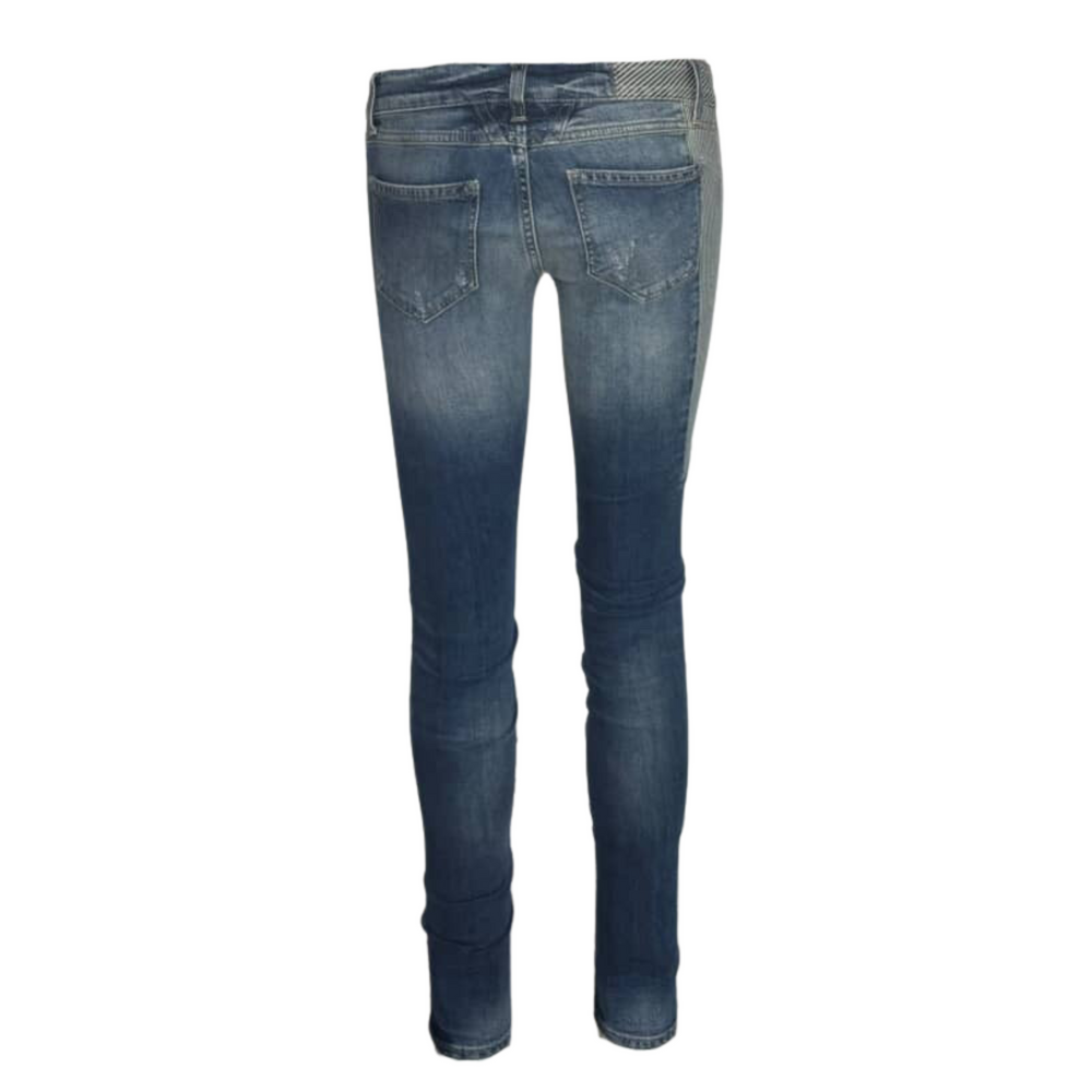 
                  
                    Closed Pant
                  
                