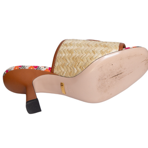 
                  
                    Gucci Pump
                  
                